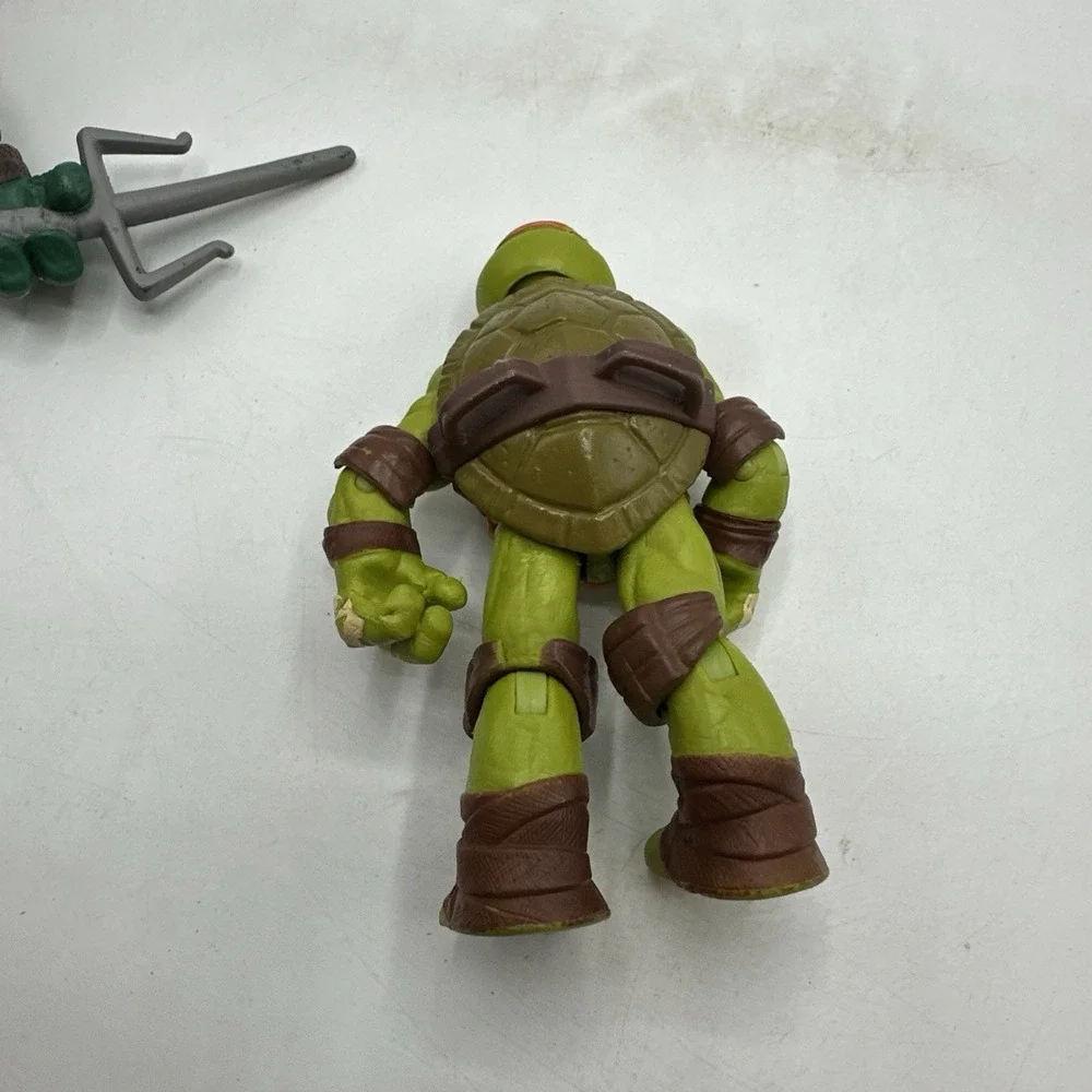 Teenage Mutant Ninja Turtle Lot Of Two 9 in and‎ 6 in Figures Toys
